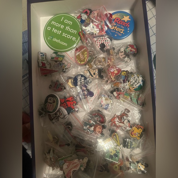 New 55+ Pc Disneyland & Mickey Mouse & Other Cartoon Character Pins Assorted Lot - Picture 6 of 11
